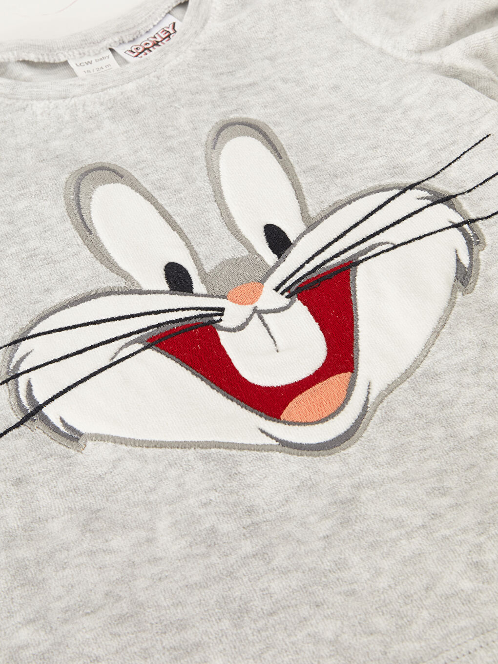 LCW baby Beyaz Bisiklet Yaka Uzun Kollu Bugs Bunny Nakışlı Kadife Erkek Bebek Pijama Takımı - 5