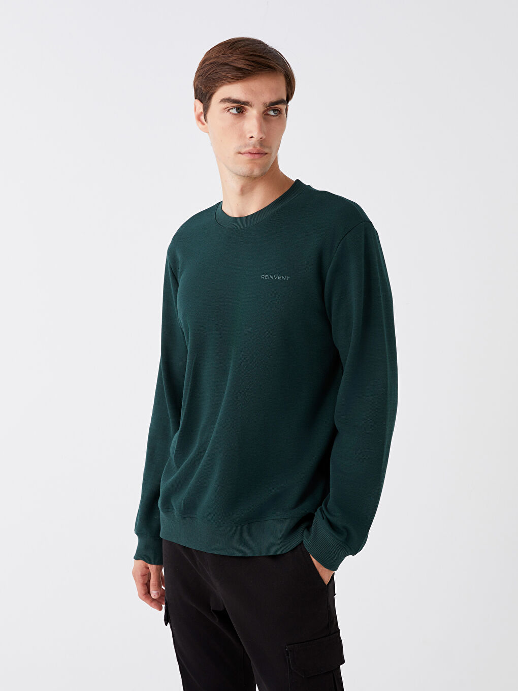 LCW Casual Koyu Yeşil Bisiklet Yaka Uzun Kollu Baskılı Erkek Sweatshirt