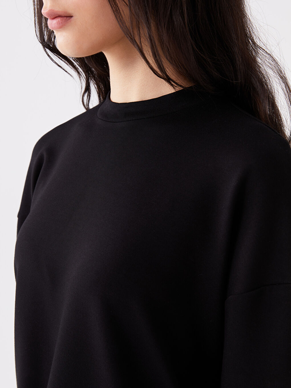 Siyah Bisiklet Yaka Düz Uzun Kollu Kadın Sweatshirt-3