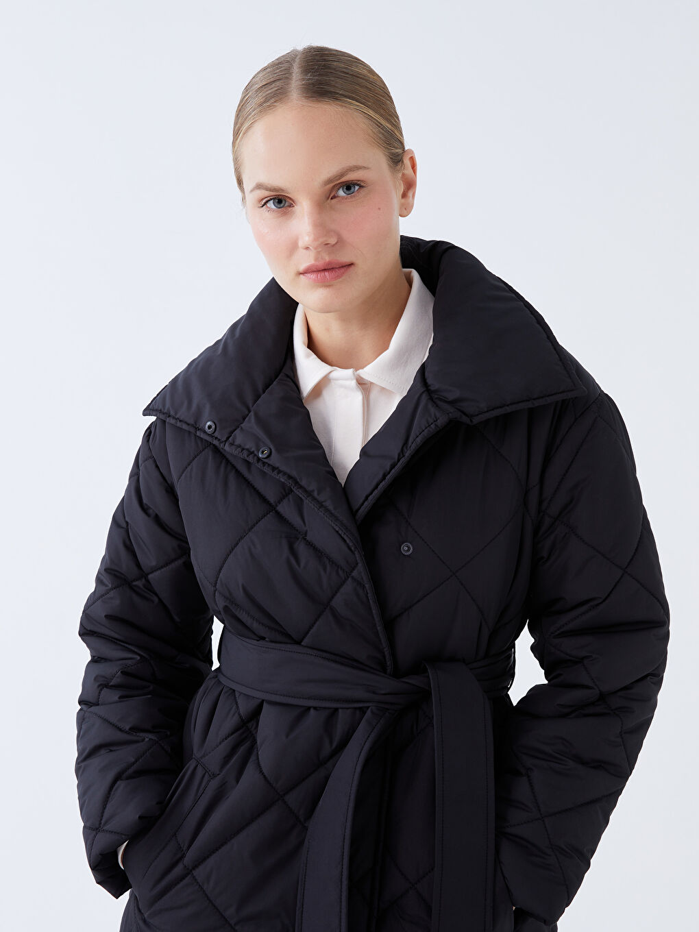 Siyah Dik Yaka Kapitone Uzun Kollu Kadın Şişme Mont-1