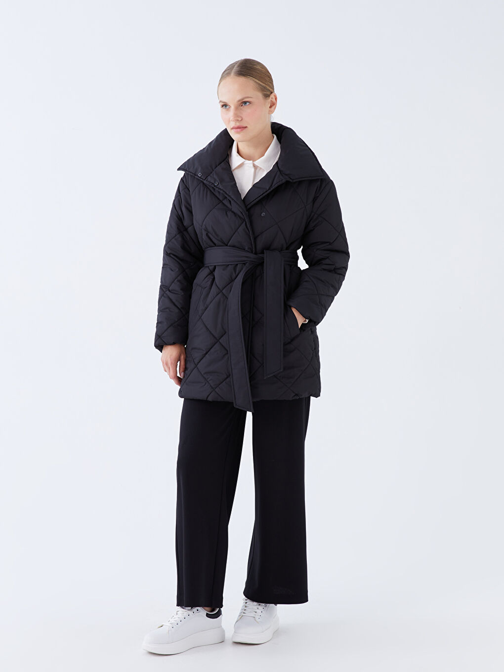 Siyah Dik Yaka Kapitone Uzun Kollu Kadın Şişme Mont-2