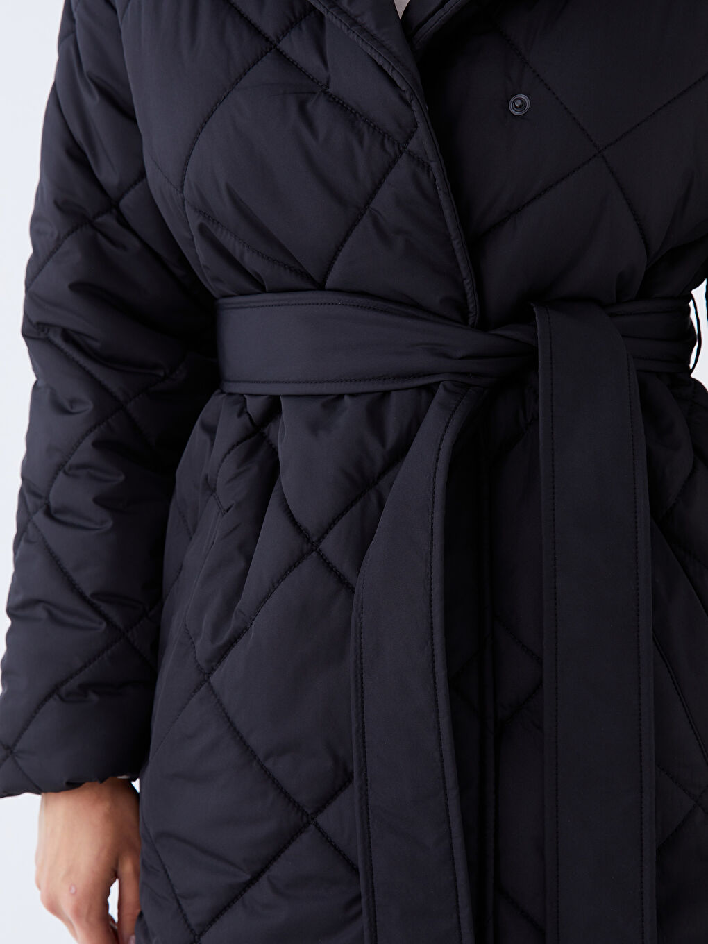 Siyah Dik Yaka Kapitone Uzun Kollu Kadın Şişme Mont-3