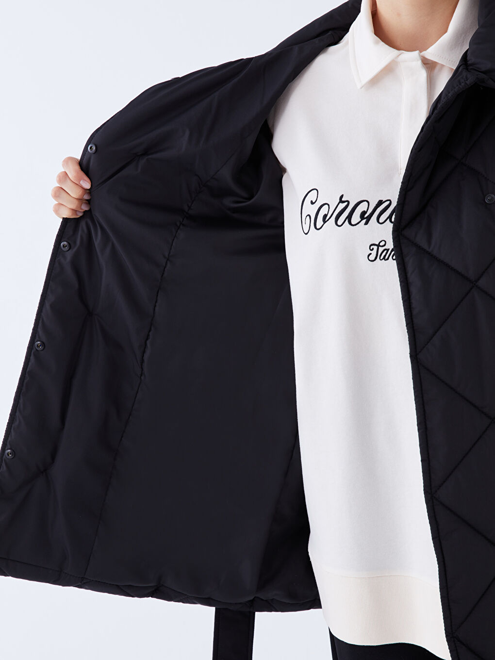 Siyah Dik Yaka Kapitone Uzun Kollu Kadın Şişme Mont-4