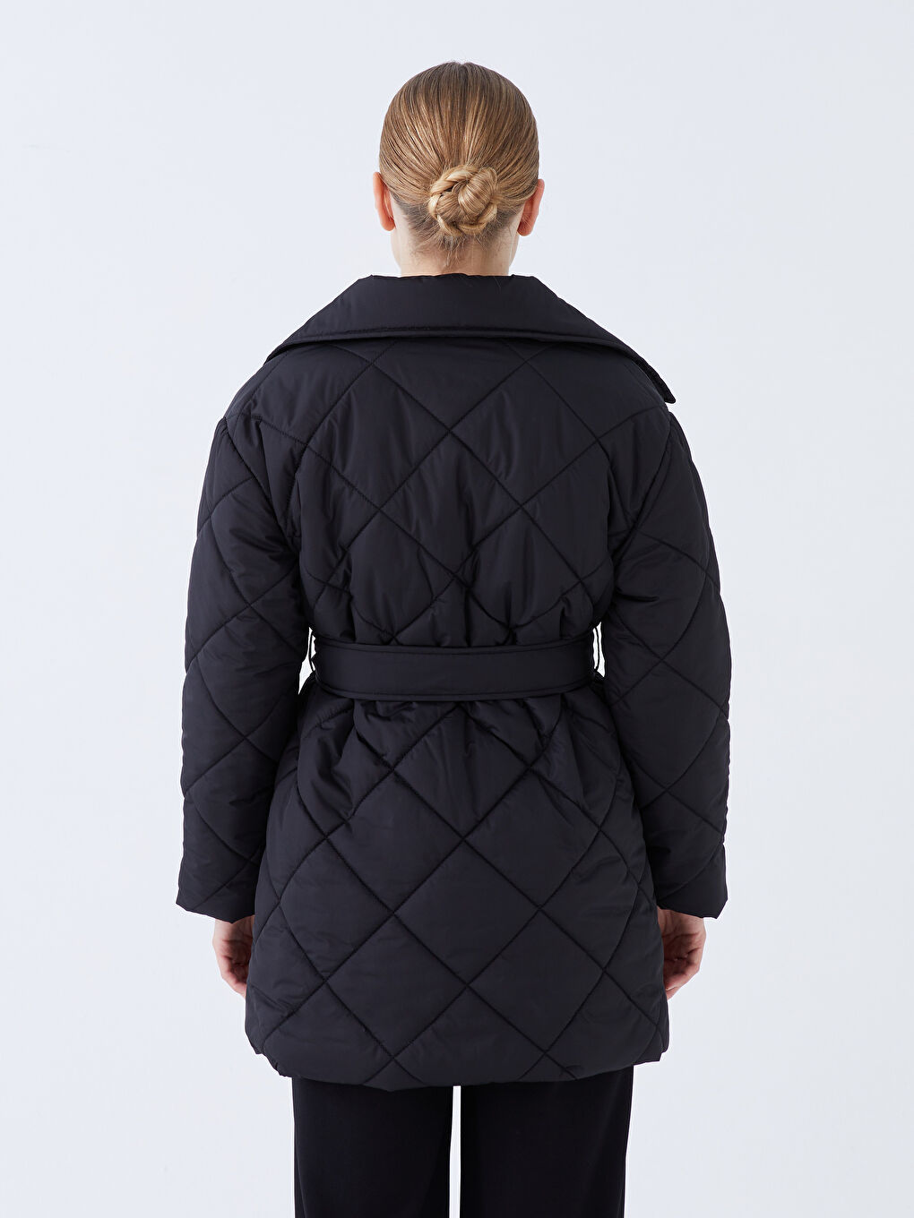 Siyah Dik Yaka Kapitone Uzun Kollu Kadın Şişme Mont-5