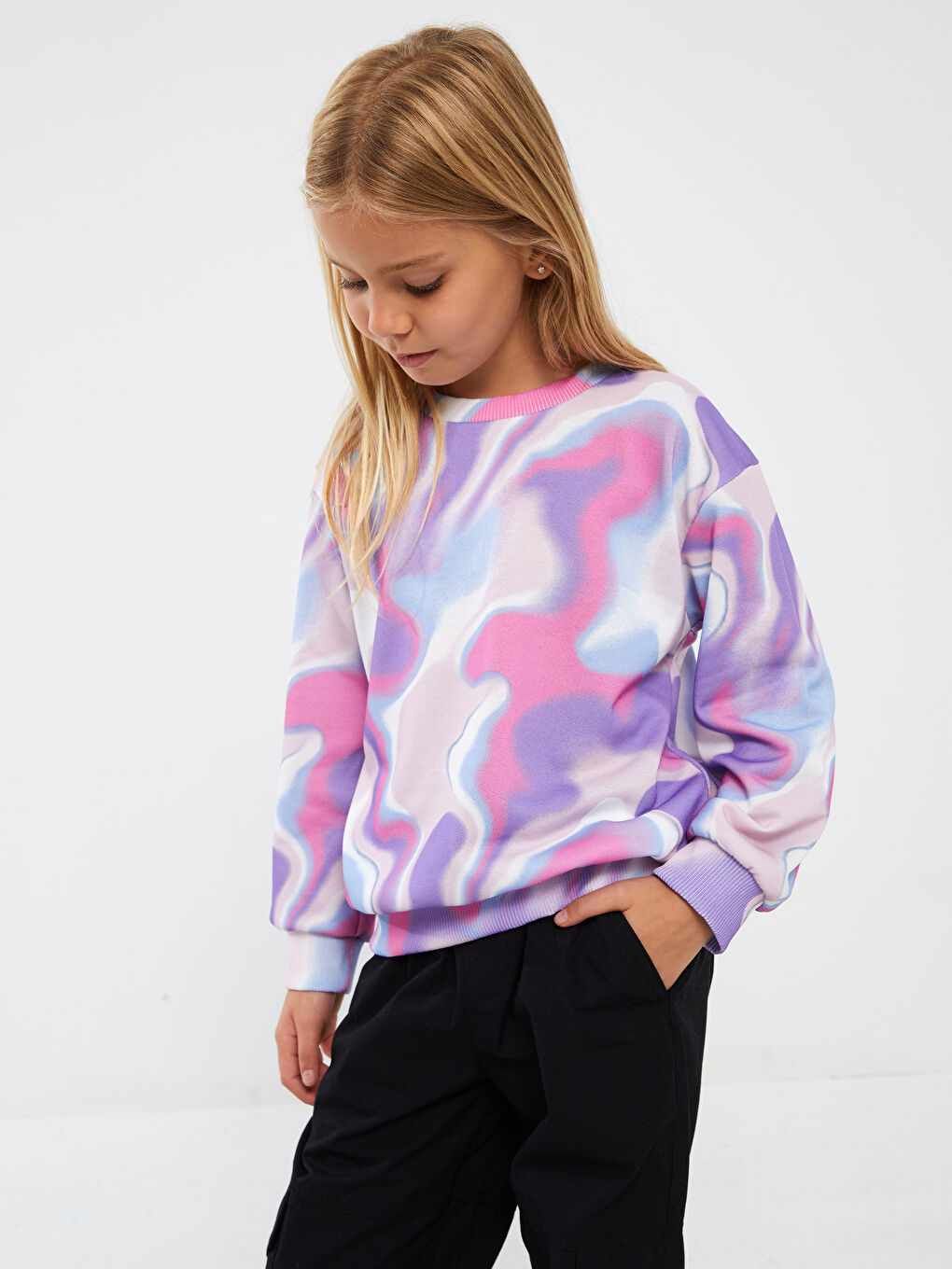 LCW Kids Pembe Baskılı Bisiklet Yaka Batik Desenli Uzun Kollu Kız Çocuk Sweatshirt - 1