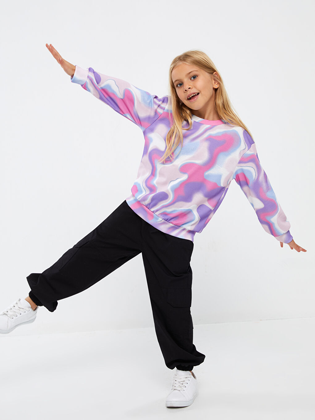 LCW Kids Pembe Baskılı Bisiklet Yaka Batik Desenli Uzun Kollu Kız Çocuk Sweatshirt - 2