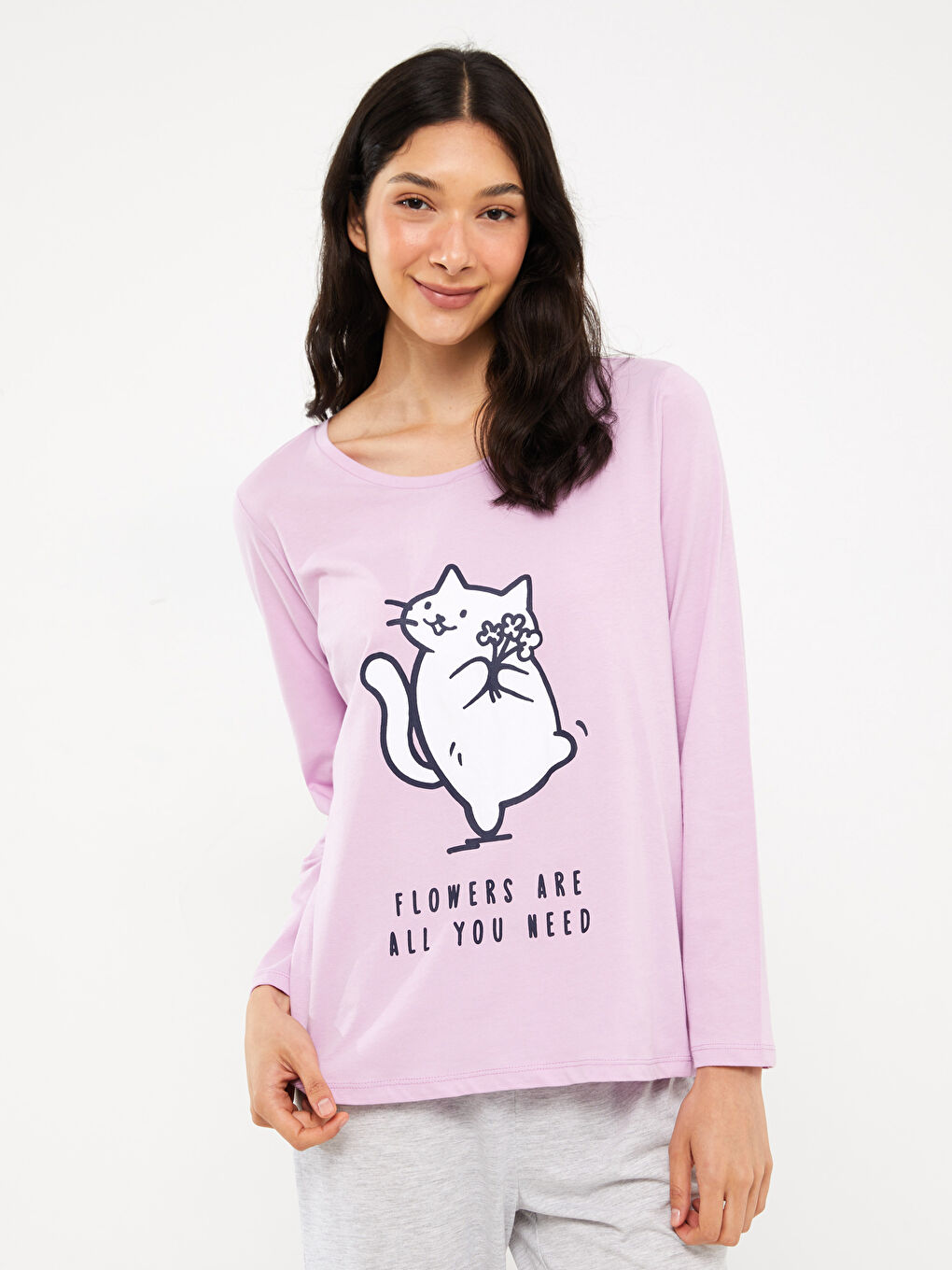 طقم بيجامة بياقة دائرية كم قصير مطبوع للسيدات