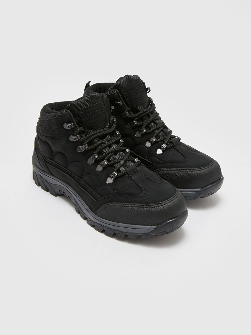 თასმებიანი მამაკაცის სამოგზაურო ჩექმები