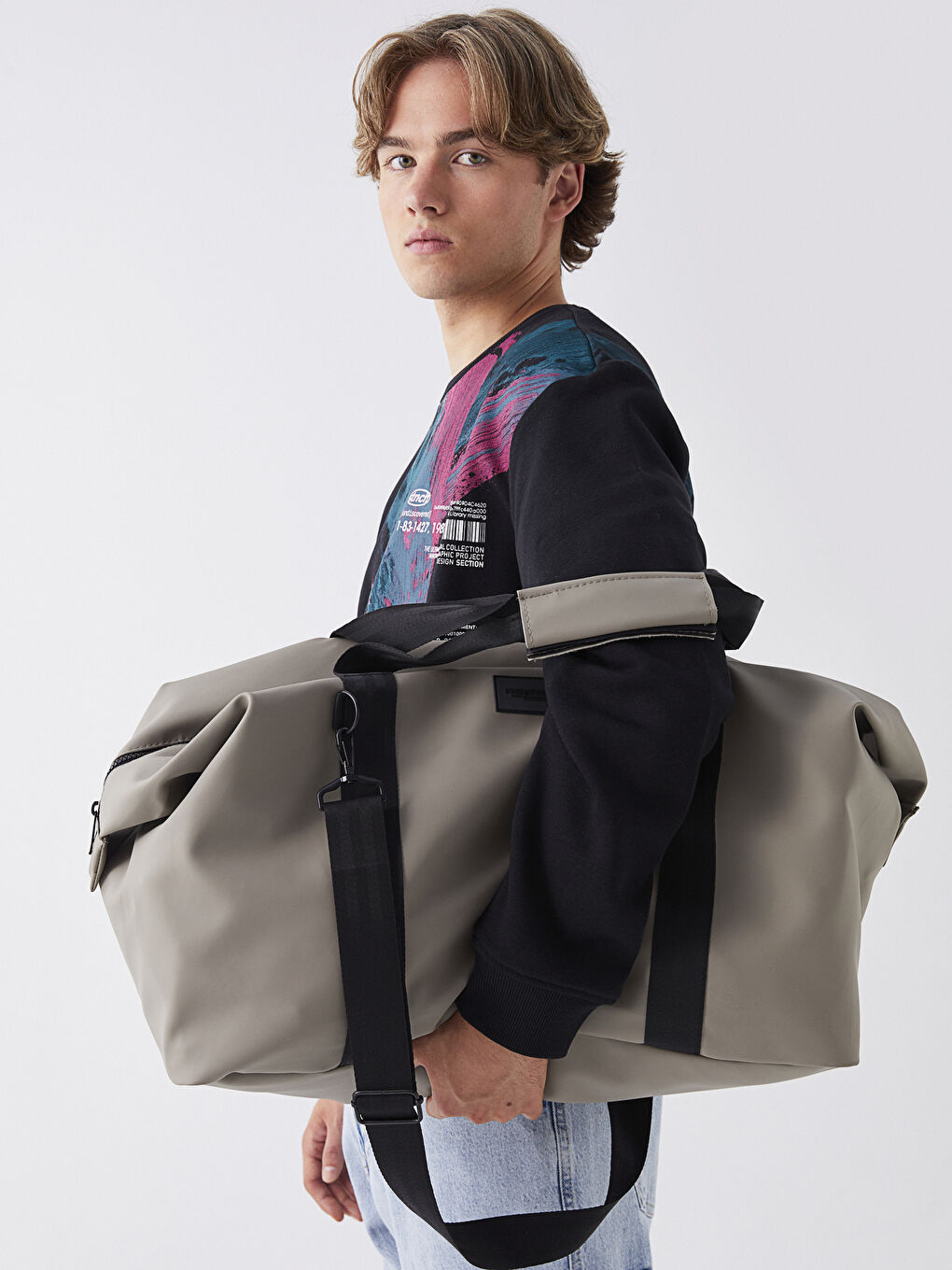 Bej Etiket Baskılı Erkek Spor Çantası