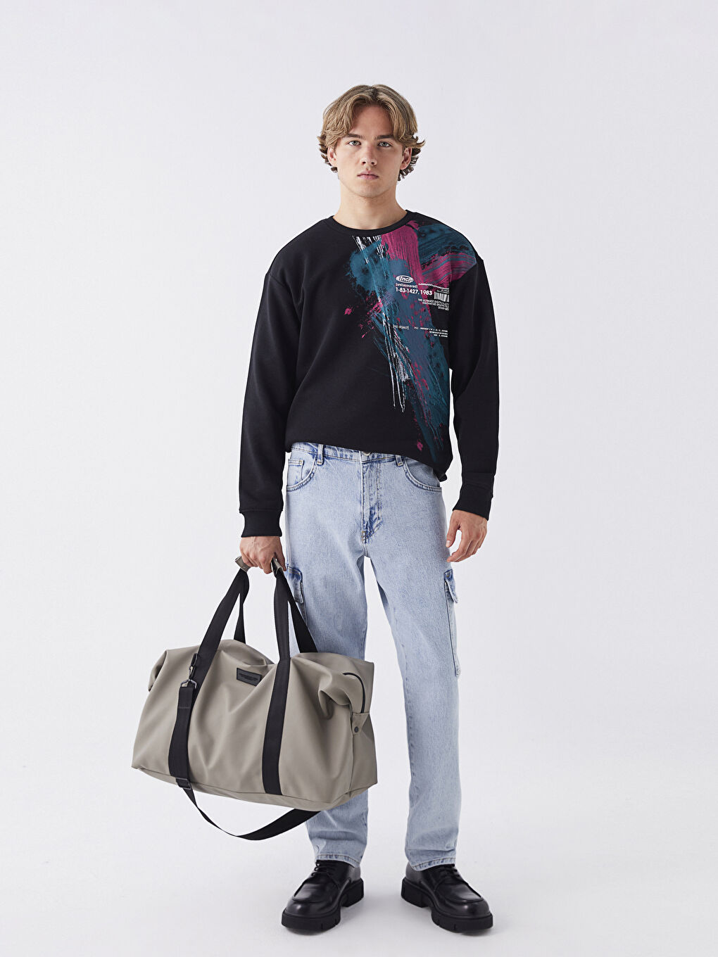 Bej Etiket Baskılı Erkek Spor Çantası-1