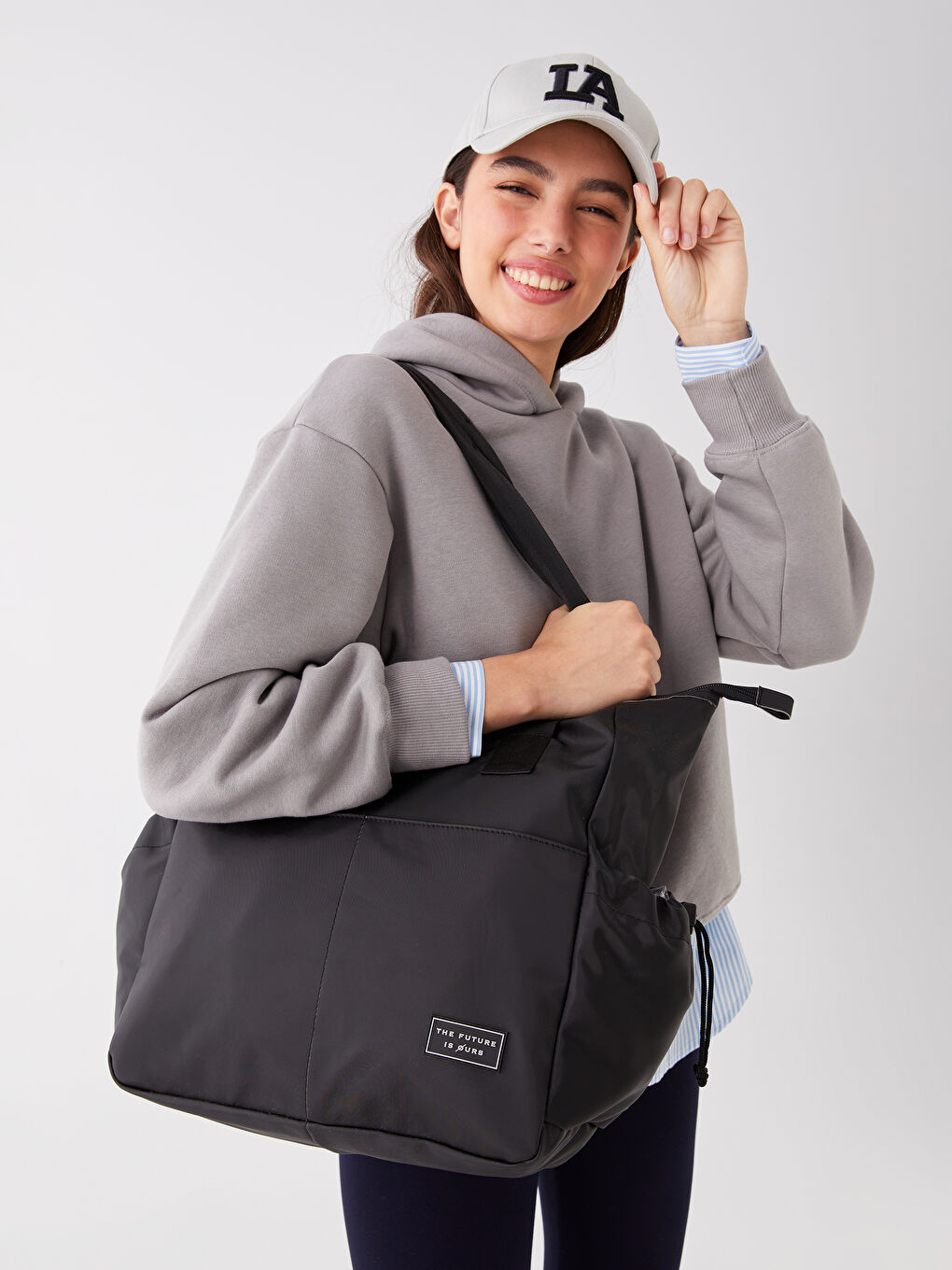 Siyah Deri Görünümlü Kadın Kol Çantası