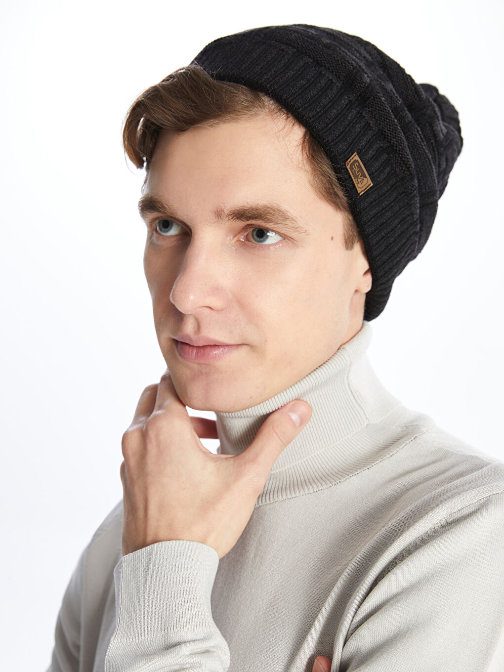 Siyah Kendinden Desenli Erkek Bere