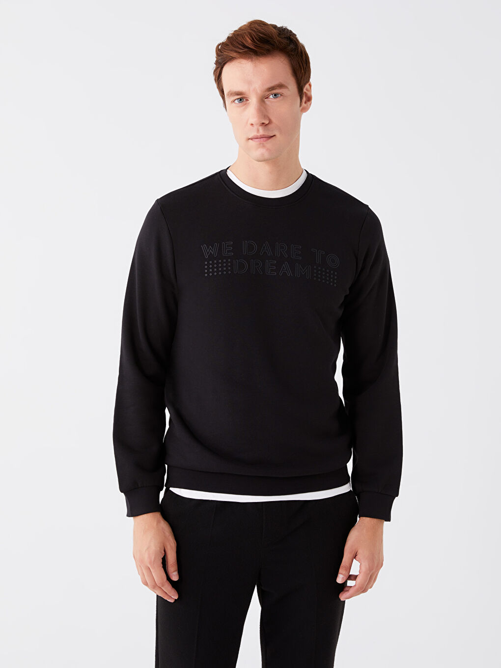 LCWAIKIKI Classic Yeni Siyah Bisiklet Yaka Uzun Kollu Baskılı Erkek Sweatshirt - 1