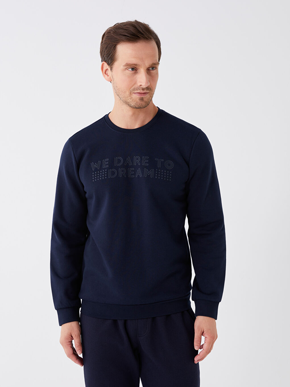 LCWAIKIKI Classic Yeni Lacivert Bisiklet Yaka Uzun Kollu Baskılı Erkek Sweatshirt - 1