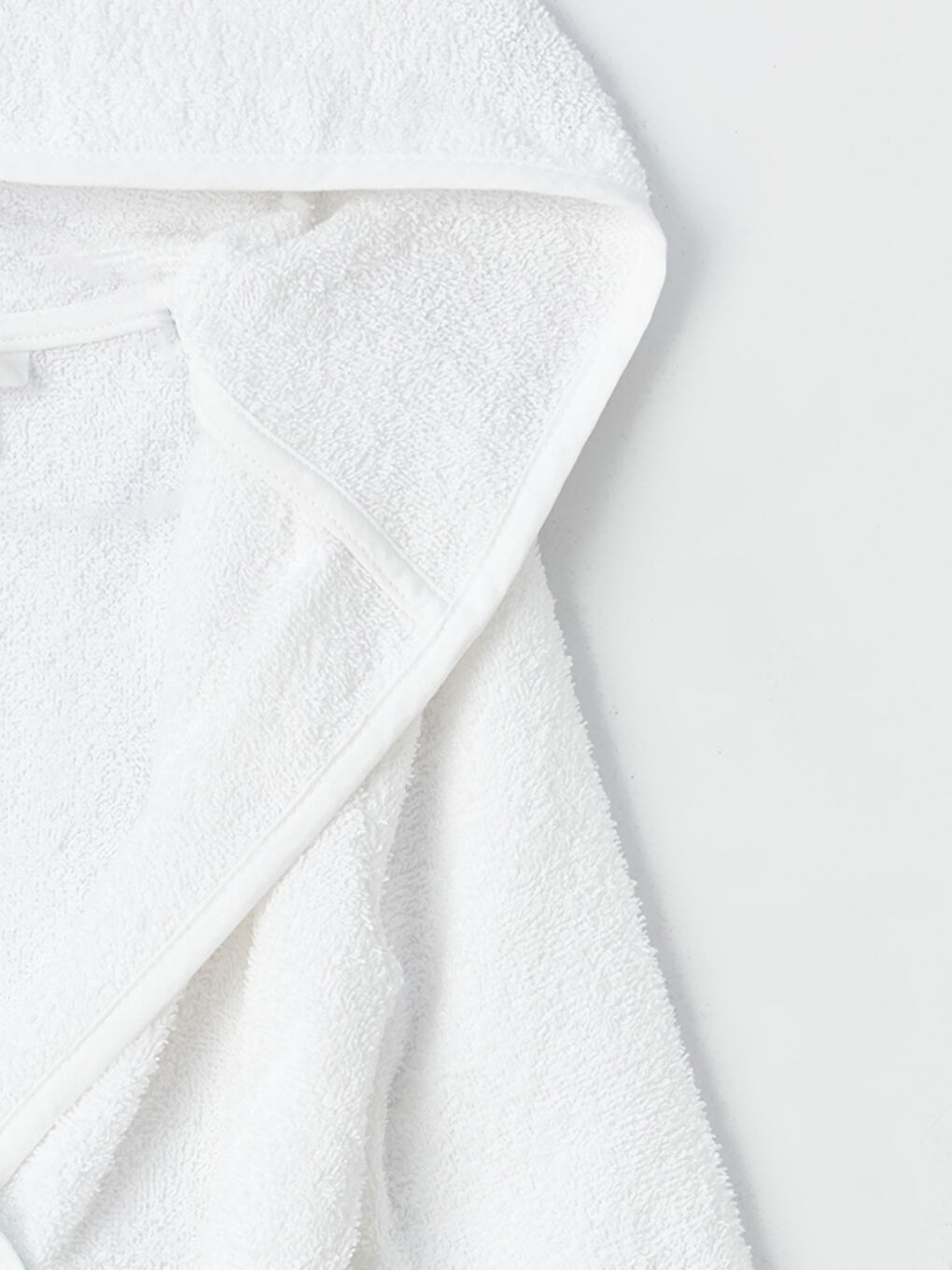 კაპიუშონიანი მოქარგული ბავშვის ხალათი-1