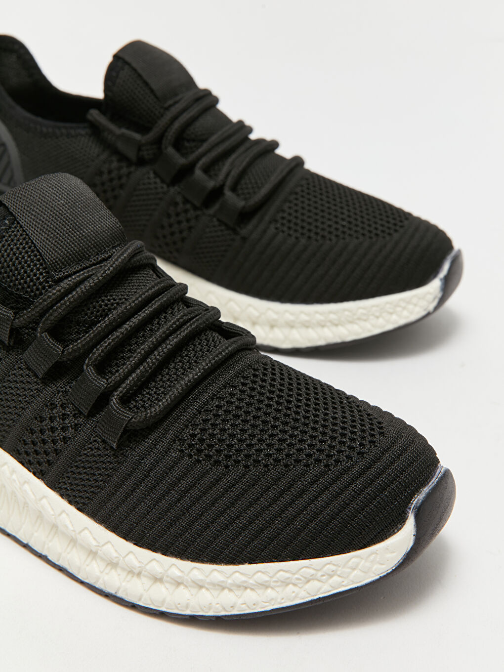 Siyah File Detaylı Bağcıklı Kadın Spor Ayakkabı-2