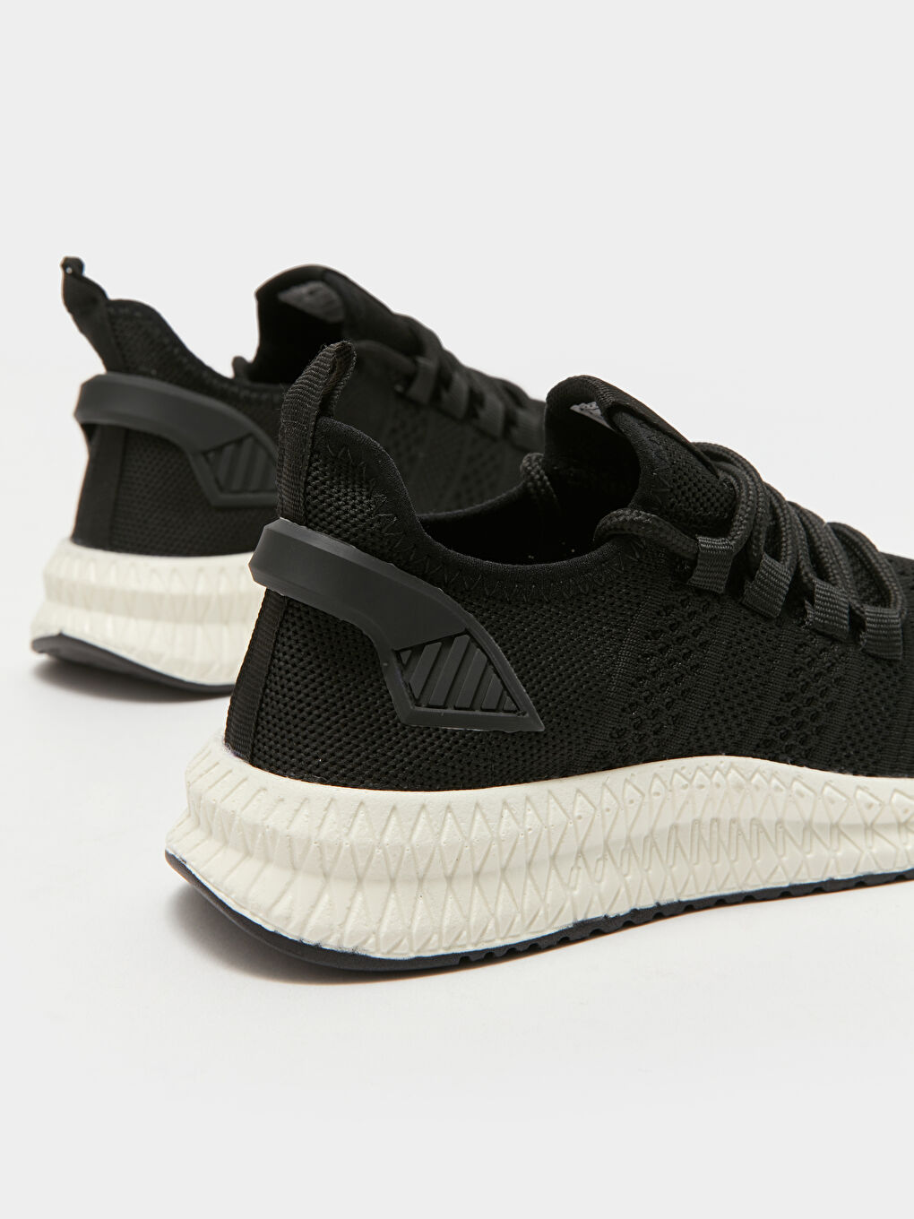 Siyah File Detaylı Bağcıklı Kadın Spor Ayakkabı-4