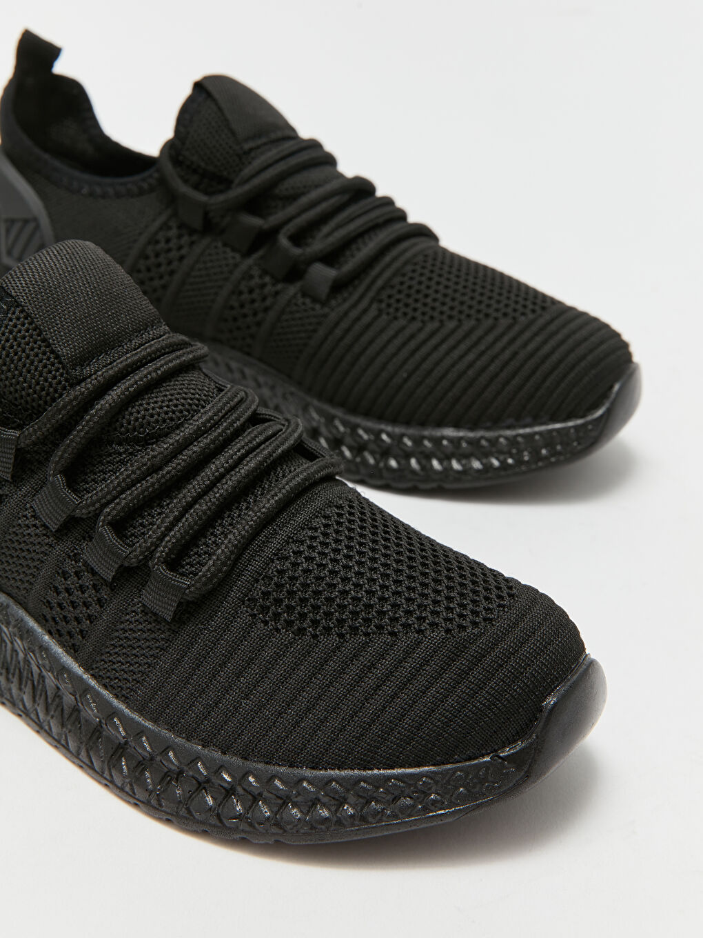 Siyah File Detaylı Bağcıklı Kadın Spor Ayakkabı-2