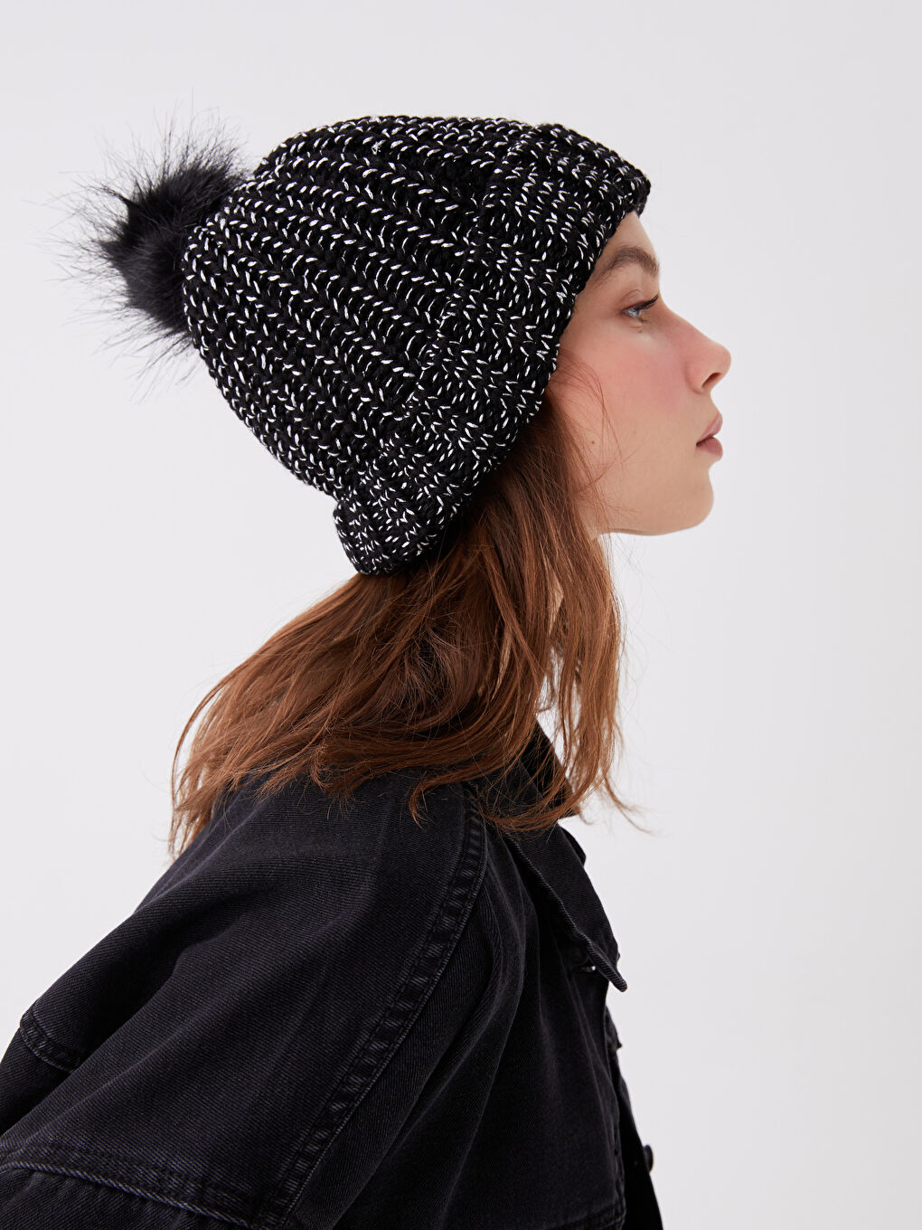 Siyah Ponponlu Kadın Bere