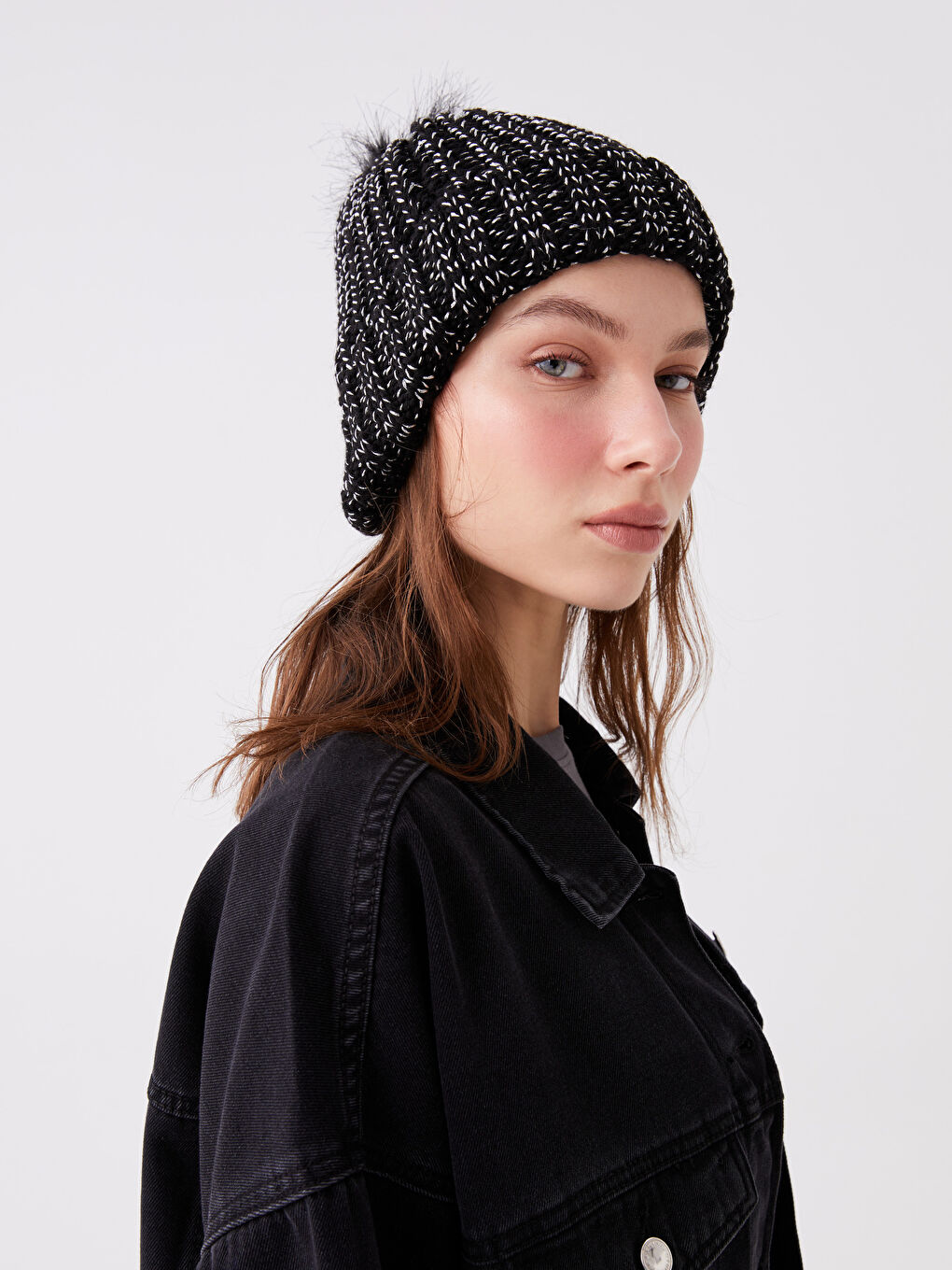 Siyah Ponponlu Kadın Bere-1