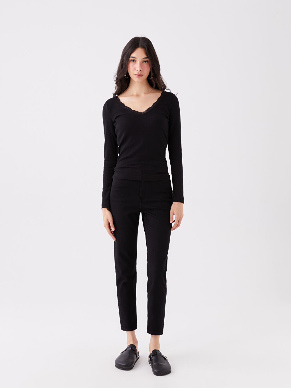 Siyah V Yaka Düz Uzun Kollu Kadın Bluz-2