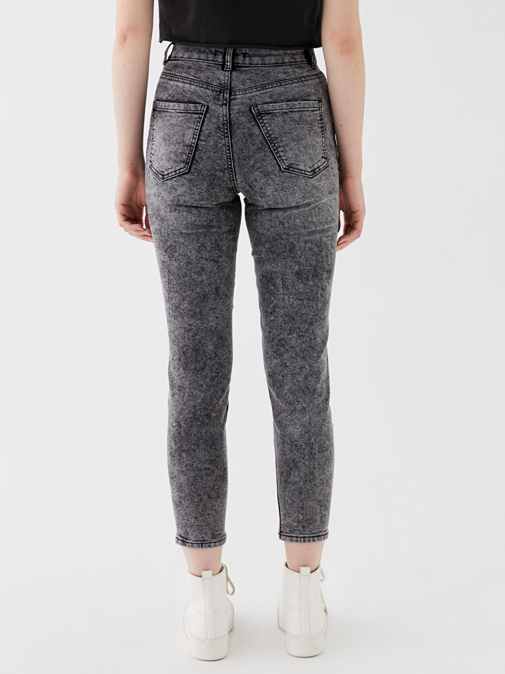 LCW Jeans جینزی ژنانی قاڵبی باریکی دایکانە -W38515Z8-327