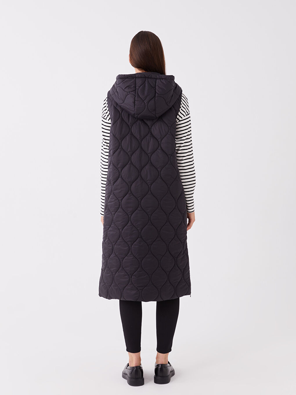 Siyah Kapüşonlu Kendinden Desenli Kadın Şişme Yelek-3