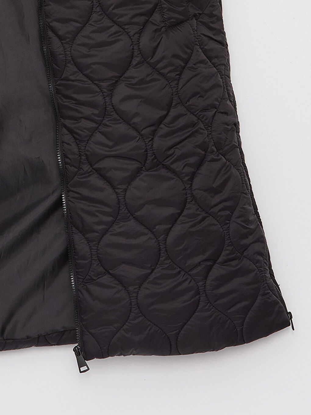 Siyah Kapüşonlu Kendinden Desenli Kadın Şişme Yelek-6