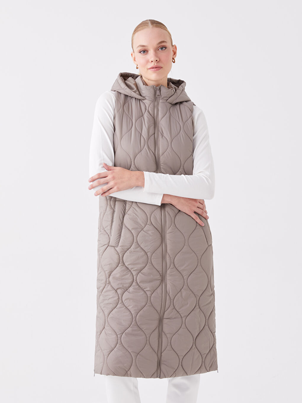 Kahverengi Kapüşonlu Kendinden Desenli Kadın Şişme Yelek-1