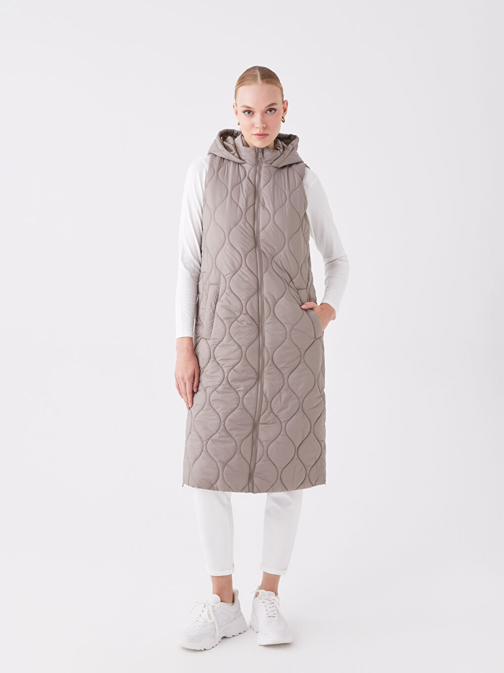 Kahverengi Kapüşonlu Kendinden Desenli Kadın Şişme Yelek-2