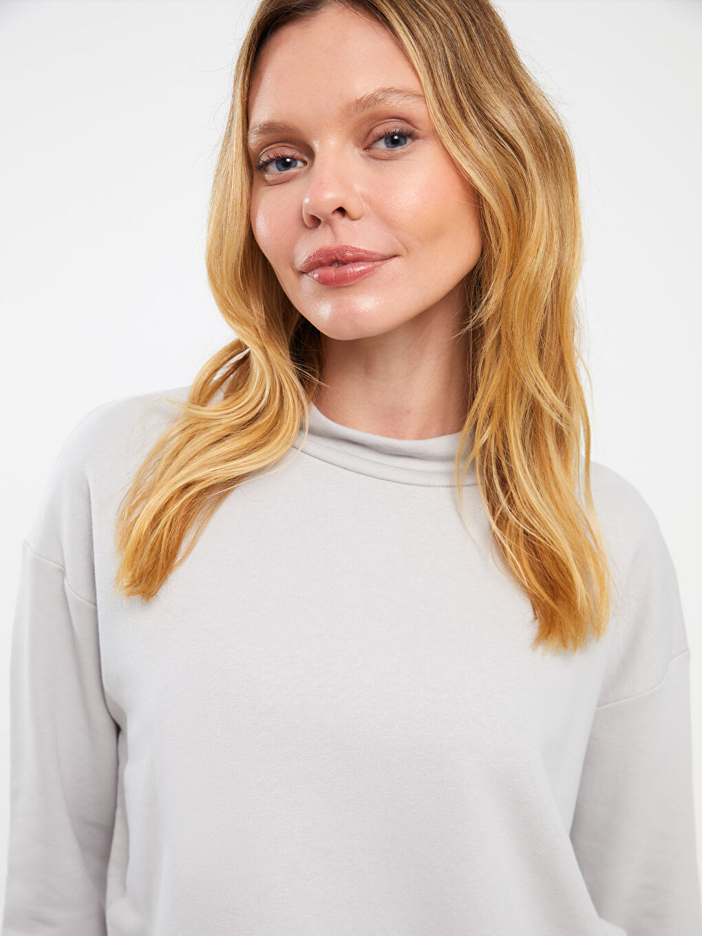 Әйелдерге арналған биік жағалы стандартты пішім ұзын жең свитшот-1