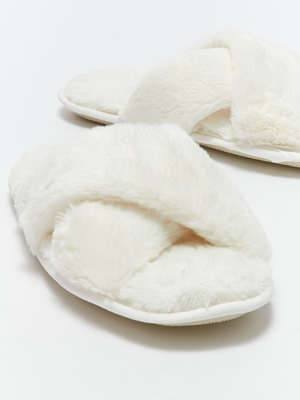 Ekru Kadın Peluş Ev Terliği-2