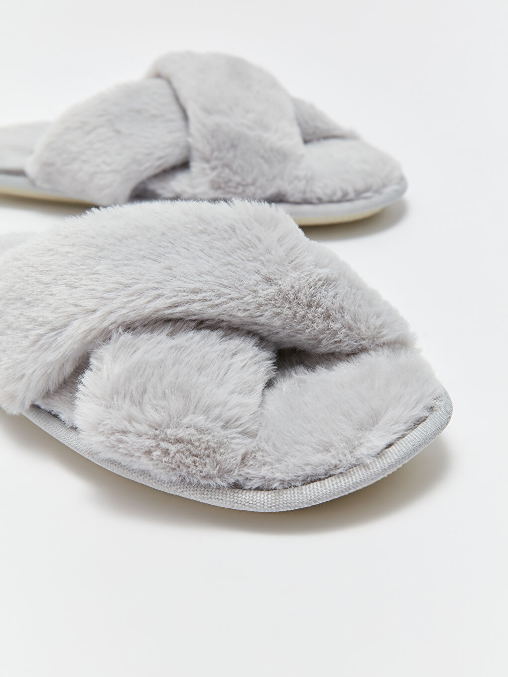 Gri Kadın Peluş Ev Terliği-3