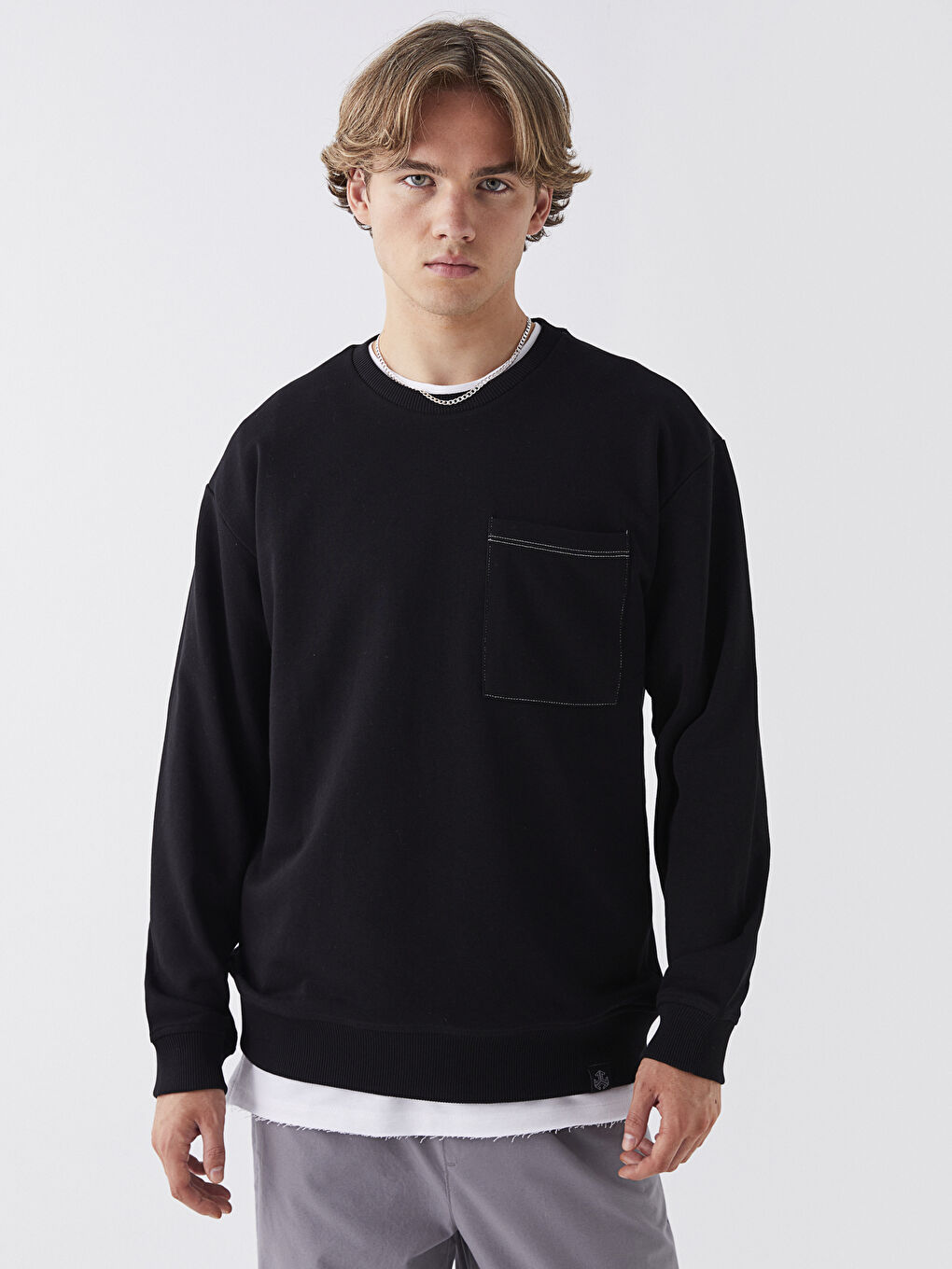 LCW Casual Yeni Siyah Bisiklet Yaka Uzun Kollu Baskılı Erkek Sweatshirt - 1