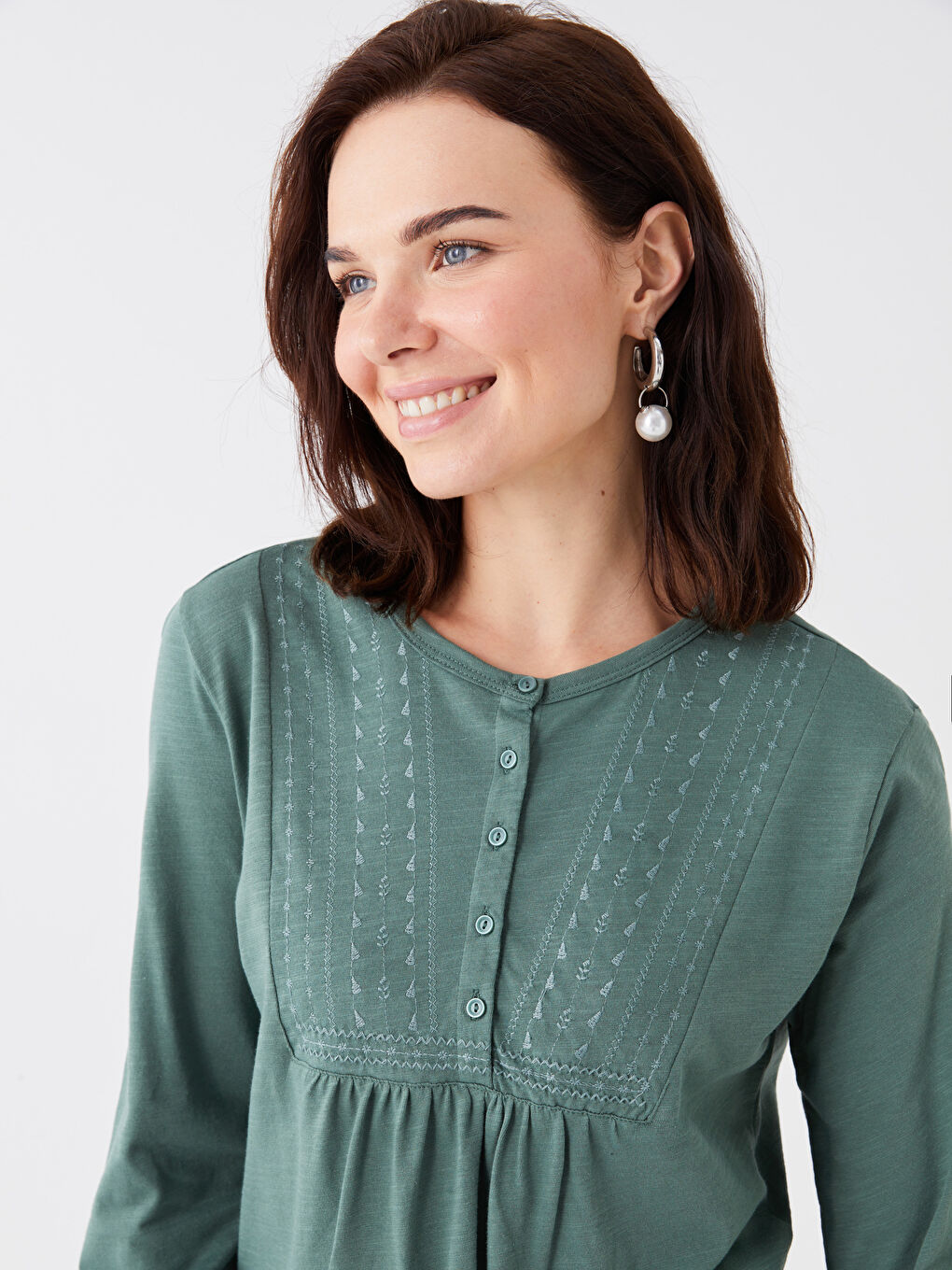 بلوزة كم طويل مطرزة بياقة دائرية للسيدات-2