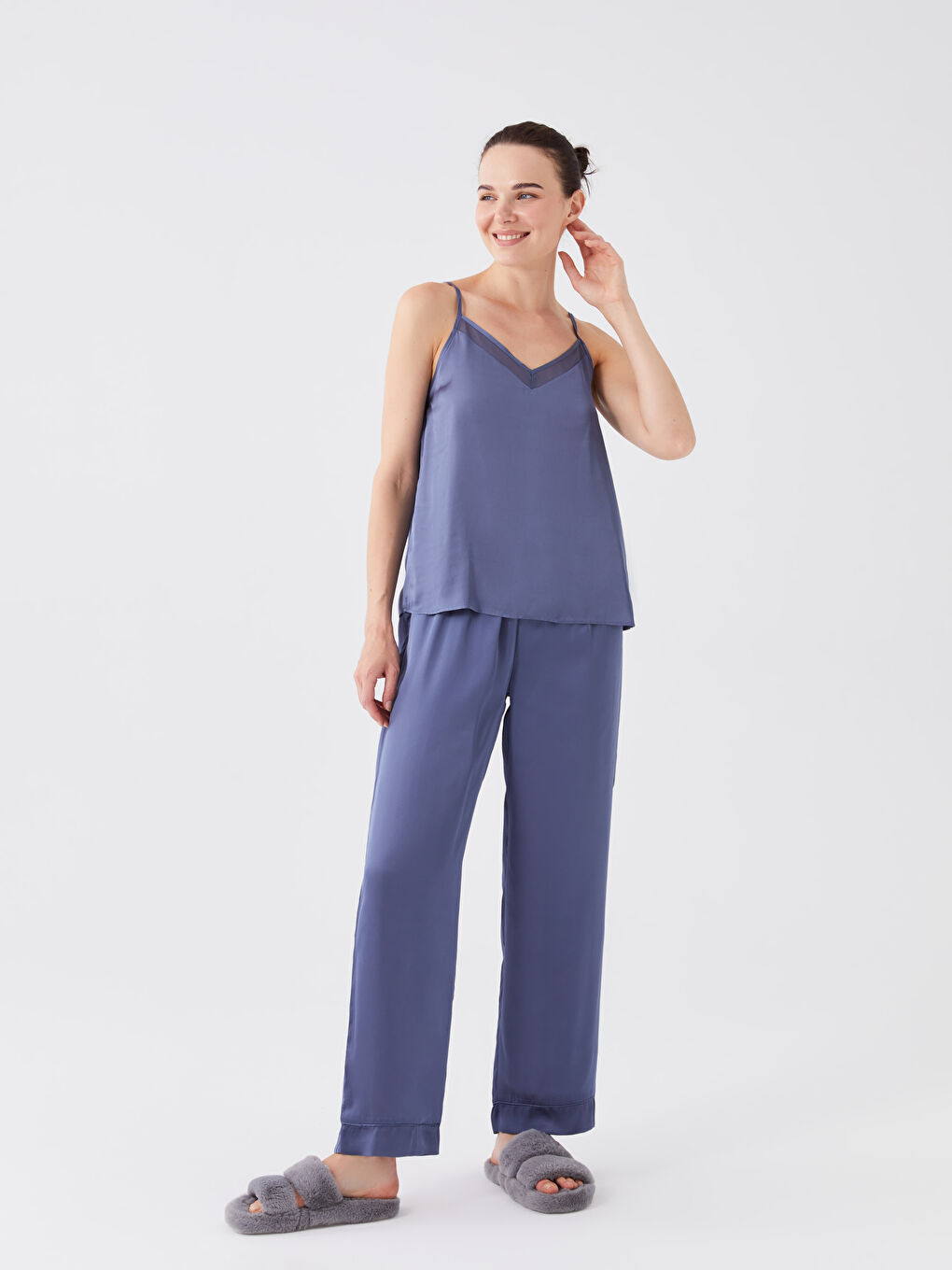 İndigo V Yaka Düz Askılı Saten Kadın Pijama Takımı