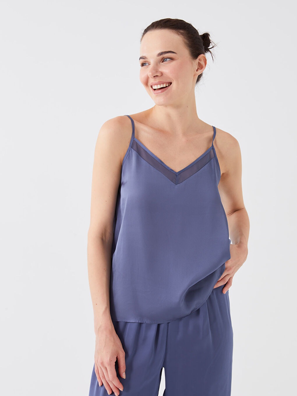 İndigo V Yaka Düz Askılı Saten Kadın Pijama Takımı-1