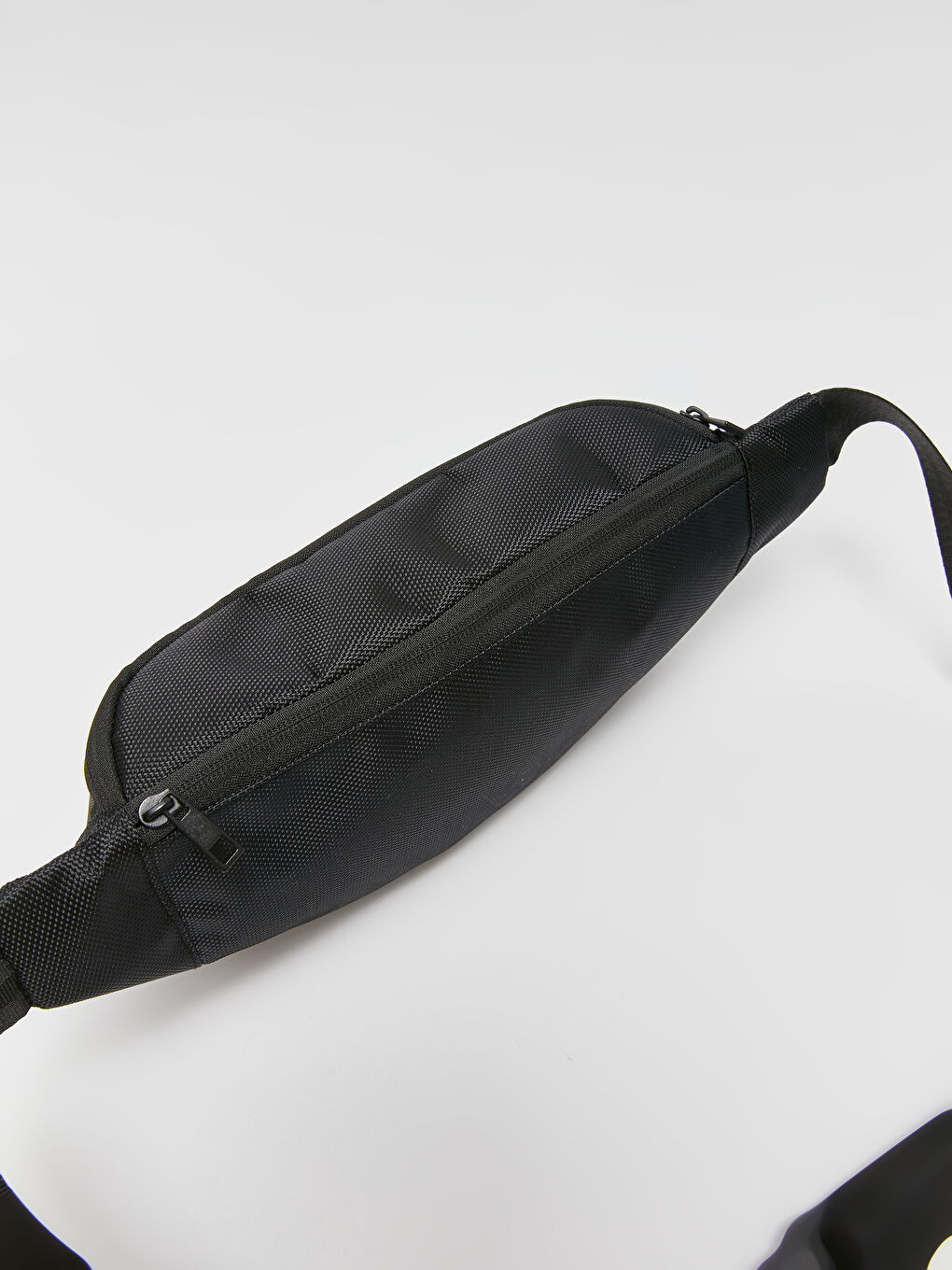 Siyah Etiket Detaylı Erkek Bel Çantası-2