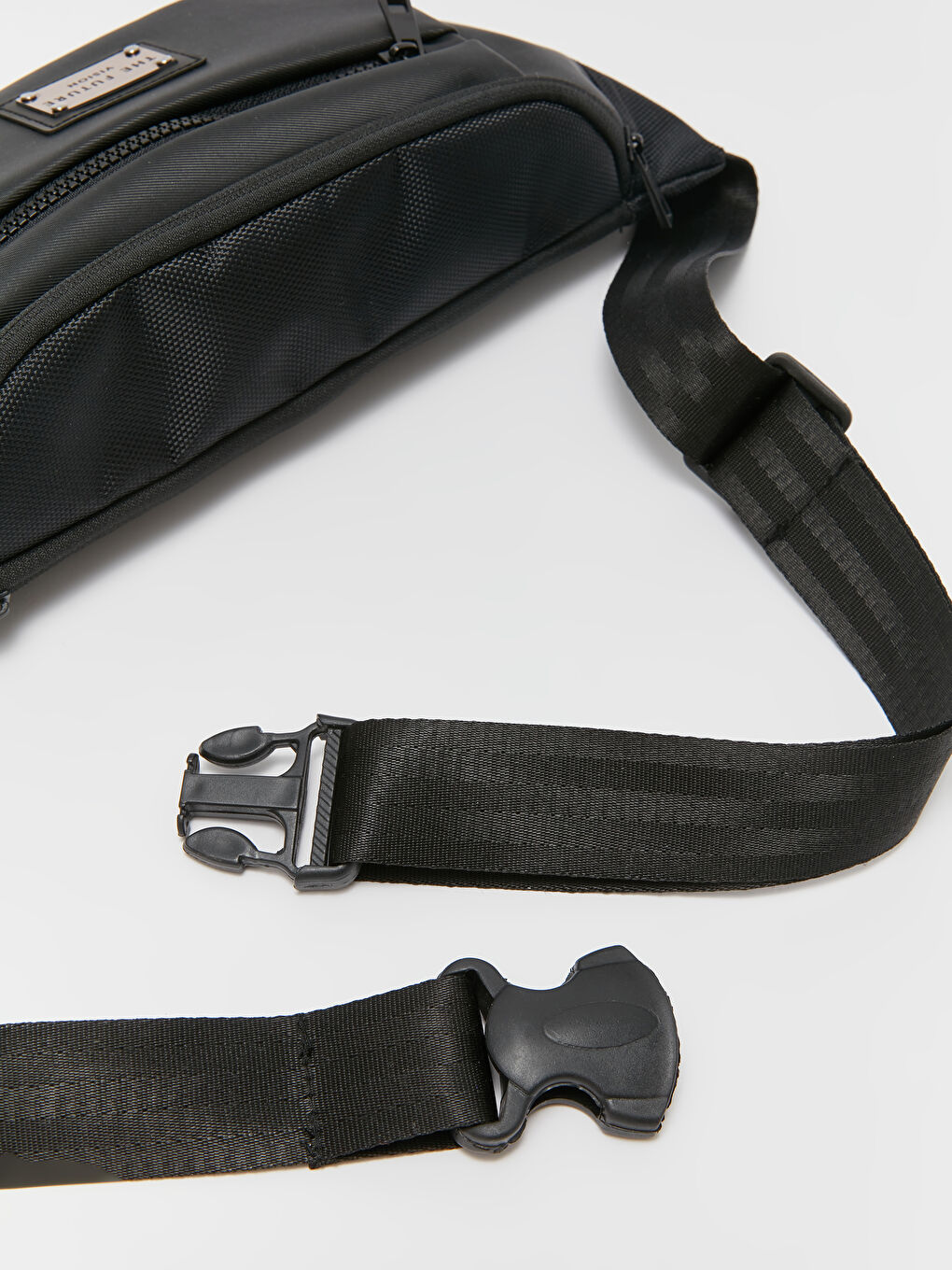 Siyah Etiket Detaylı Erkek Bel Çantası-3