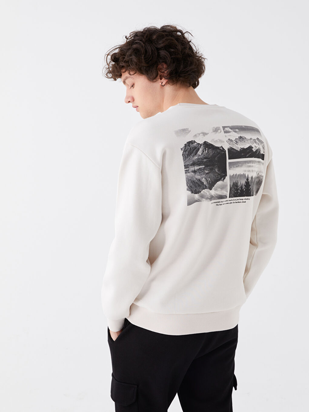 LCW Casual Ekru Bisiklet Yaka Uzun Kollu Baskılı Erkek Sweatshirt