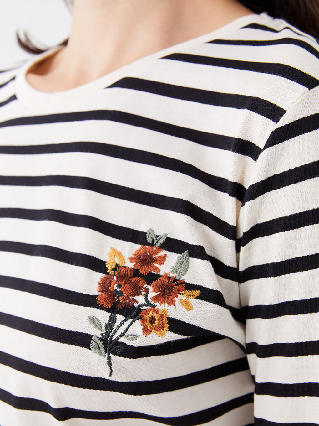 Siyah Bisiklet Yaka Çizgili Uzun Kollu Kadın Tişört-3