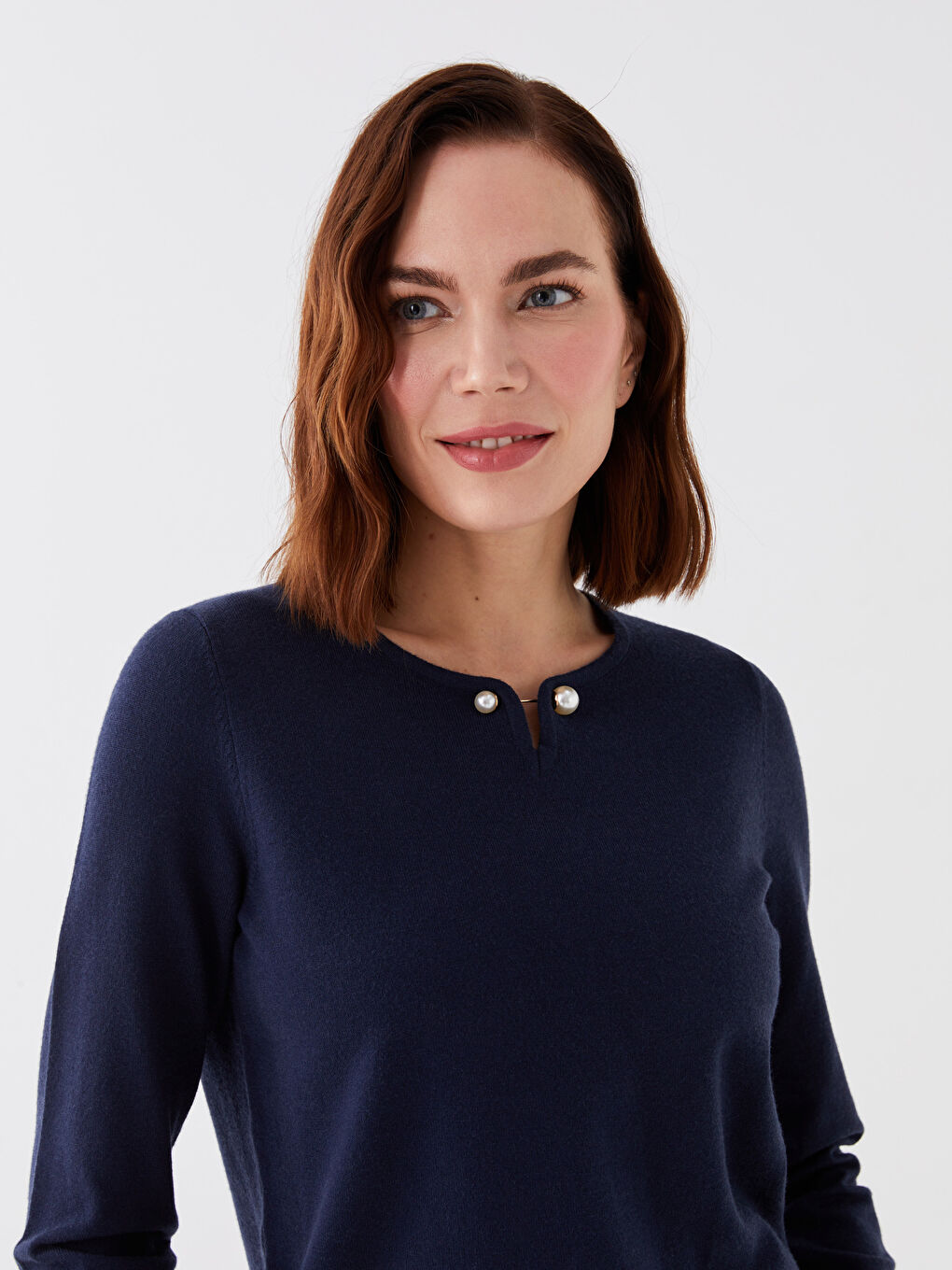 سترة تريكو سادة بياقة دائرية وأكمام طويلة للسيدات