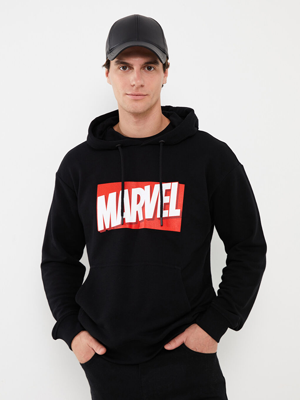 LCW Casual Yeni Siyah Uzun Kollu Marvel Baskılı Erkek Hoodie