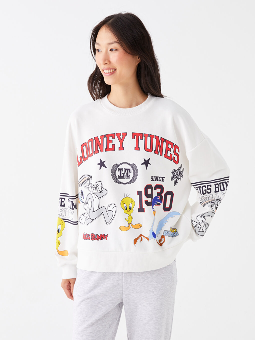 LCW Vision Ekru Bisiklet Yaka Bugs Bunny Baskılı Uzun Kollu Oversize Kadın Sweatshirt