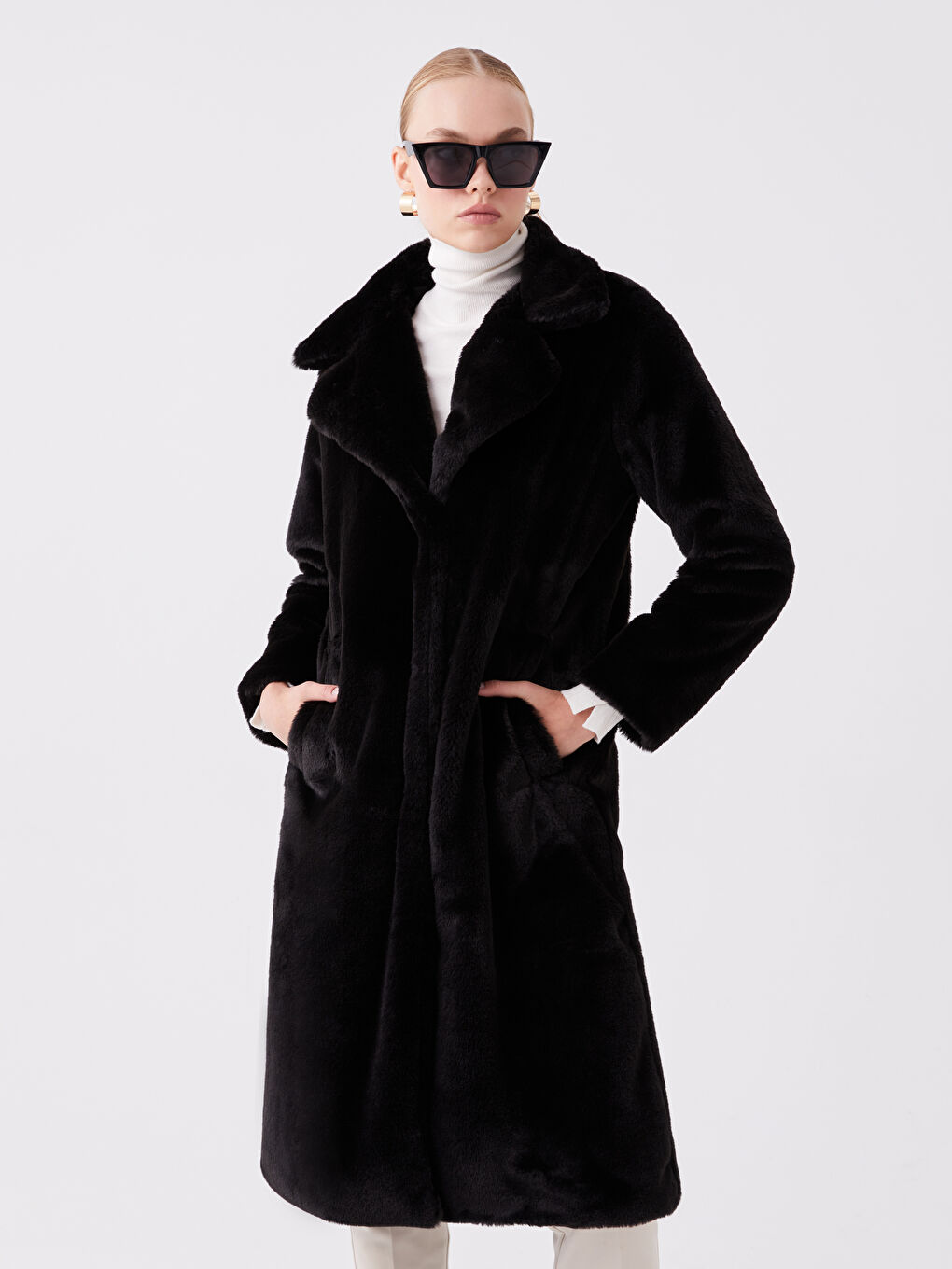 Siyah Ceket Yaka Kadın Kürk Kaban-1