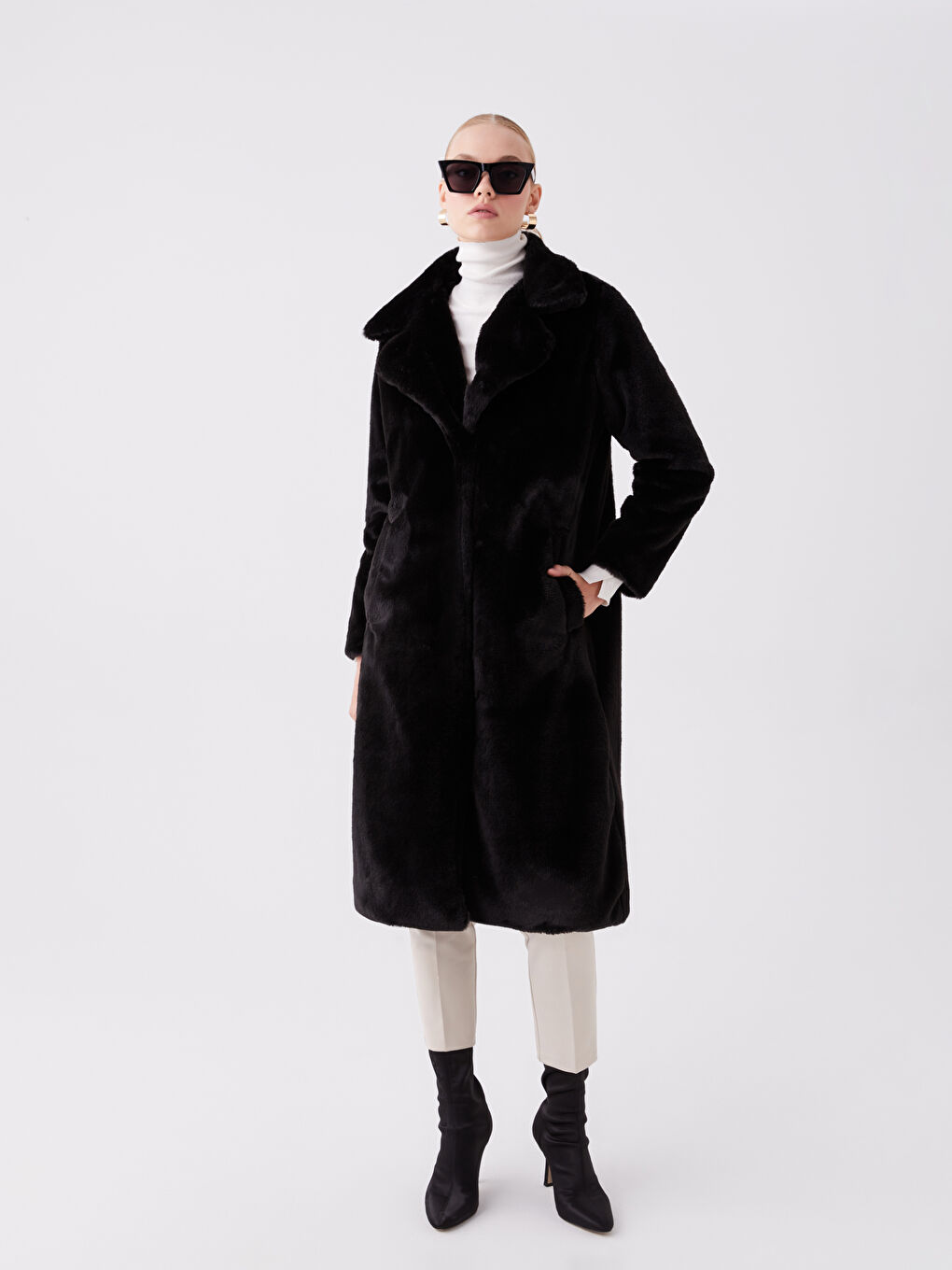 Siyah Ceket Yaka Kadın Kürk Kaban-2