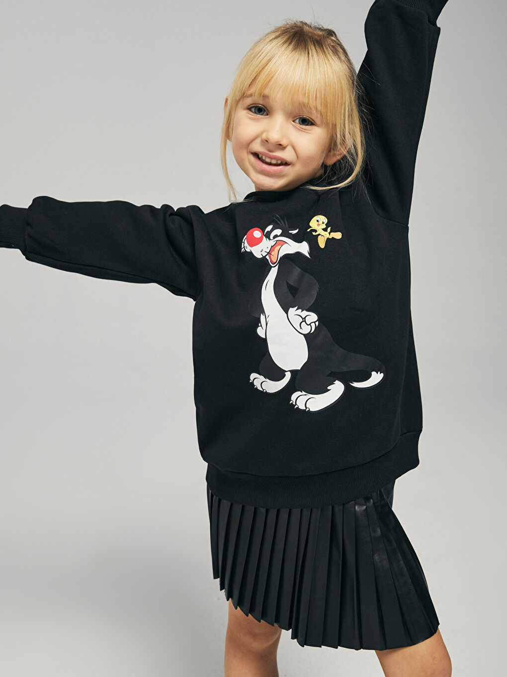 LCW Kids Siyah Worner Bros Baskılı Uzun Kollu Kız Çocuk Hoodie - 1