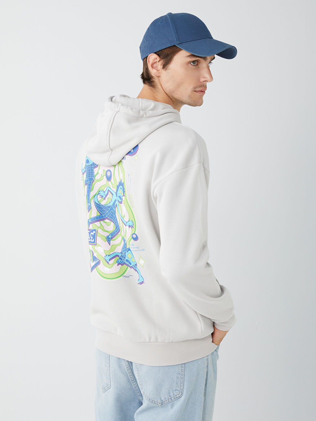 LCW Casual Açık Gri Uzun Kollu Rick and Morty Baskılı Erkek Hoodie