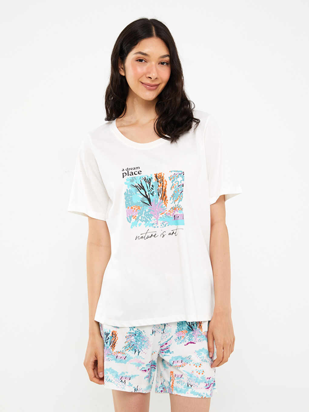 Ekru Bisiklet Yaka Baskılı Kısa Kollu Kadın Şortlu Pijama Takımı