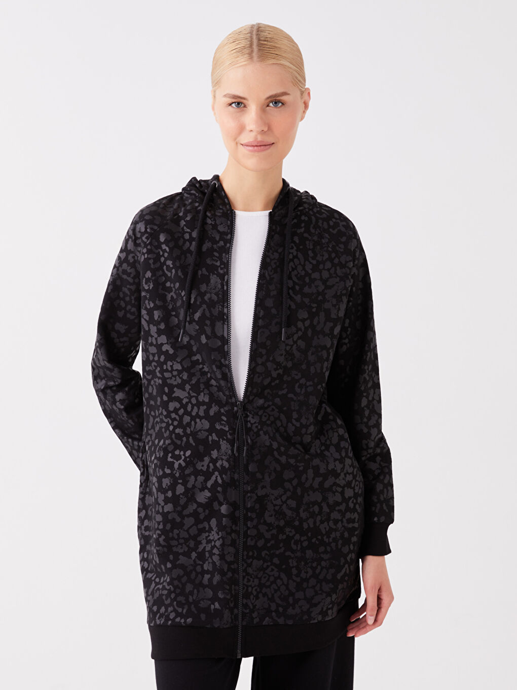 Siyah Kapüşonlu Desenli Uzun Kollu Kadın Fermuarlı Sweatshirt-1